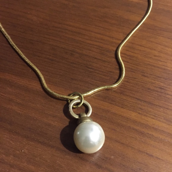 Pearl brass pendant necklace - Picture 2 of 5